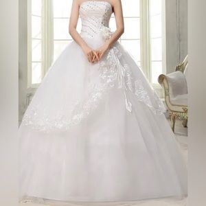 Super cuten fancy new never worned for any occasion!